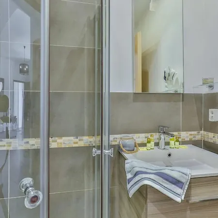 Apartment France 82 D - 2 - Terrace - 1 Min To The Sea Nizza